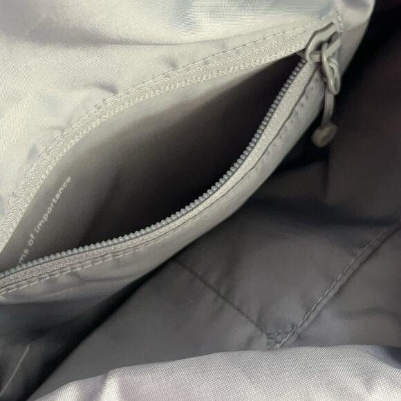 Lululemon All Night Festival Bag 5L Grey/Silver Crossbody Pockets Zippers - Picture 6 of 12